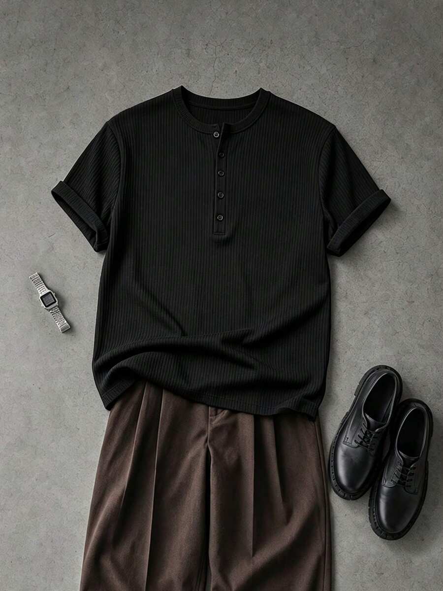 Manfinity Homme 男士半開襟鈕扣短袖圓領T恤,黑色短袖T恤,羅紋紋理面料,親膚柔軟舒適,修身剪裁,基礎百搭風格,休閒舒適多功能,適合外出、街拍、居家、旅行、度假、日常穿著等 - 黑色 - 查看 1