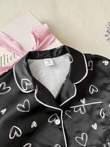 SHEIN 兒童青少年女孩春夏休閒居家緞面愛心印花翻領鈕扣襯衫與短褲家居服套裝 - 黑色 - 查看 6