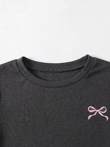 SHEIN 兒童 2件組 青少年女孩短版 T-shirt 迷彩印花抽繩腰休閒牛仔短褲套裝 假期城市淺灰色夏季穿搭 - 深灰色 - 查看 7