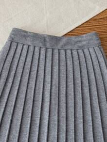 SHEIN 4-7歲女童灰色3D手工刺繡大花圓領針織毛衣與百褶裙兩件套，柔軟簡約校園穿搭，適合校園、外出、生日、拍照，春秋冬季穿著 - 灰色 - 查看 8