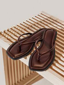 Solezae 女士方头卷边极简主义舒适鞋垫高级PU咖啡色人字拖凉鞋——简约舒适的情人节夏季鞋履 - 咖啡棕 - 查看 8