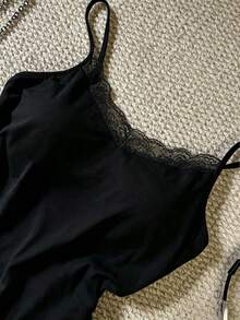 IslaSuriya 女款蕾絲拼接休閒百搭日常穿著細肩帶背心 - 黑色 - 查看 3