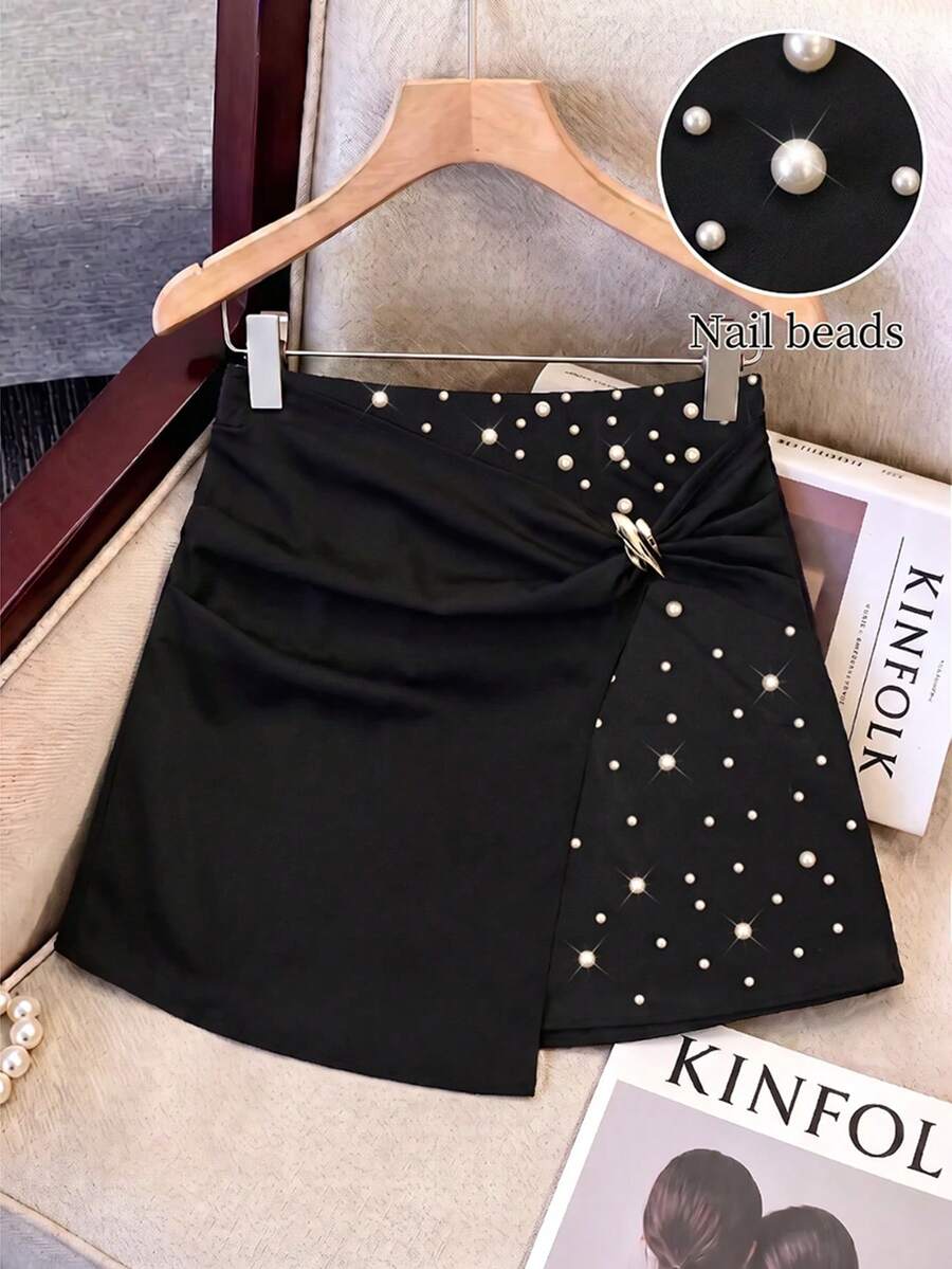 GlowEve CURVE Rok Pesta Wanita Ukuran Plus Elegan Bergaya dengan Hiasan Mutiara dan Gesper Dekoratif Berlapis-lapis untuk Musim Gugur - Hitam - View 1