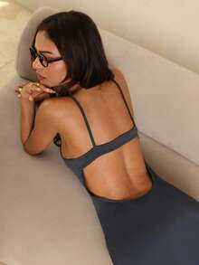 HautHeat Gaun Santai Wanita Model Cami Elegan dengan Detail Renda Kontras dan Potongan Pas Badan - Dark Grey - View 7