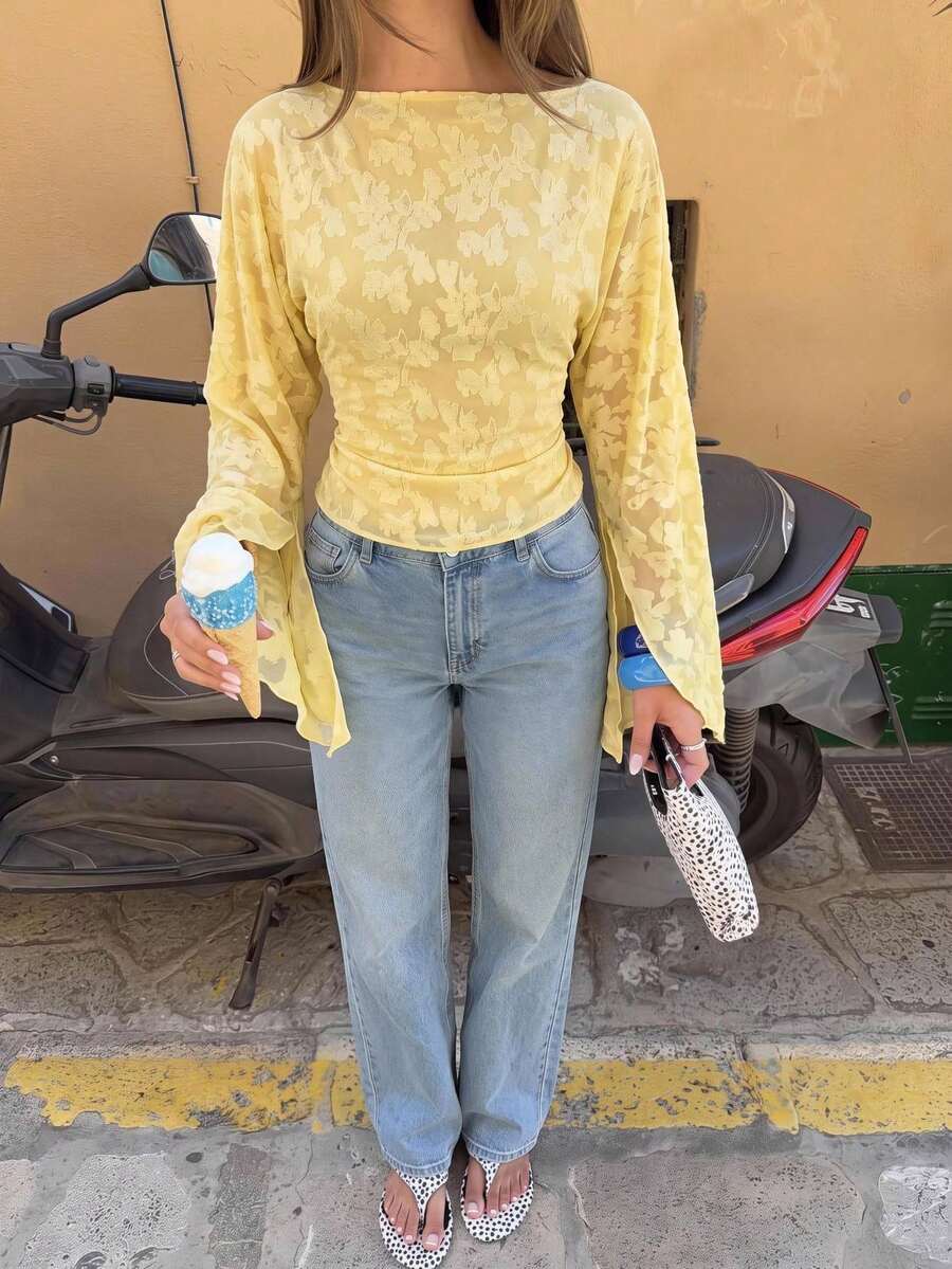 Siren Gaze 女款檸檬黃提花上衣，修身腰線與喇叭袖設計，優雅百搭，適合約會或辦公室穿著