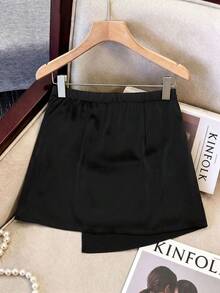 GlowEve CURVE Rok Pesta Wanita Ukuran Plus Elegan Bergaya dengan Hiasan Mutiara dan Gesper Dekoratif Berlapis-lapis untuk Musim Gugur - Hitam - View 2