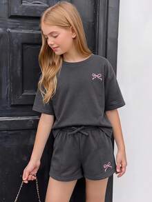 SHEIN 兒童 2件組 青少年女孩短版 T-shirt 迷彩印花抽繩腰休閒牛仔短褲套裝 假期城市淺灰色夏季穿搭 - 深灰色 - 查看 12