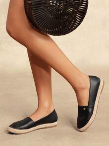 VACAZURE Women's Solid Color Slip-On Flat Loafers Summer Shoes Spring Shoes Spring Break Easter - Black - View 4