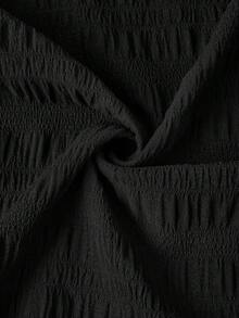 SHEIN Lady Gaun Ukuran Besar dengan Kain Bertekstur Hitam - Hitam - View 7