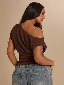 SHEIN BAE CURVE Plus Size Women Solid Color Asymmetrical Shoulder Ruched Fitted Versatile Casual T-Shirt - Brown - View 3