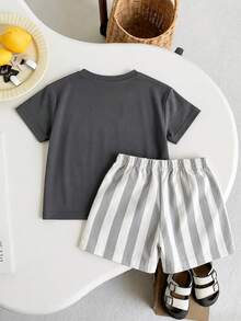 SHEIN Playful Pals 2件/套 嬰兒男童夏季度假白色太陽圖案T恤與彈性腰條紋短褲休閒海灘度假套裝，適用於嬰兒與幼童 - 彩色 - 查看 2