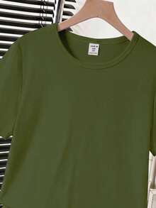 Tween Boys Summer 2-Piece Pajama Set, Simple Casual Style, Dark Green Solid Color Short Sleeve Top With Green Plaid Shorts, Fresh And Look, Soft And Skin-Friendly Fabric, Loose Fit Round Neck, Suitable For Home And Outdoor Wear, Perfect For Summer Relaxation - Green - View 3