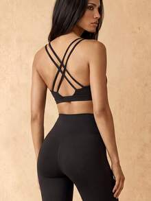 Silquee Women's Solid Color Minimalist Everyday Sports Bra - Black - View 2