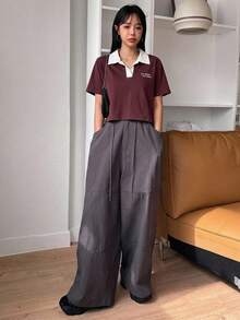 DAZY 女款夏季白色與紅色拼接配色短版 Polo 衫，休閒寬鬆街頭戶外短版上衣，字母圖案印花短袖 T-shirt - 酒紅色 - 查看 5