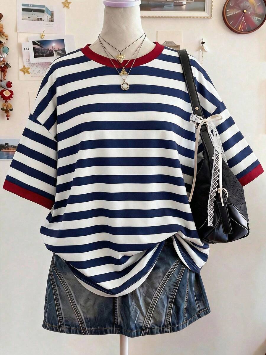 返校季复古甜美蓝条纹印花休闲T恤,适合青少年女孩,百搭夏季出游,韩版风格,颓废摇滚风,条纹设计,舒适透气,时尚童装,图案印花,卡通元素,复古撞色,Y2K风格,可爱风,适合派对、聚会、日常穿着、度假、休闲、田园风、玩耍、周末休闲、家庭出游、拍照等场合。 - 彩色 - 查看 1