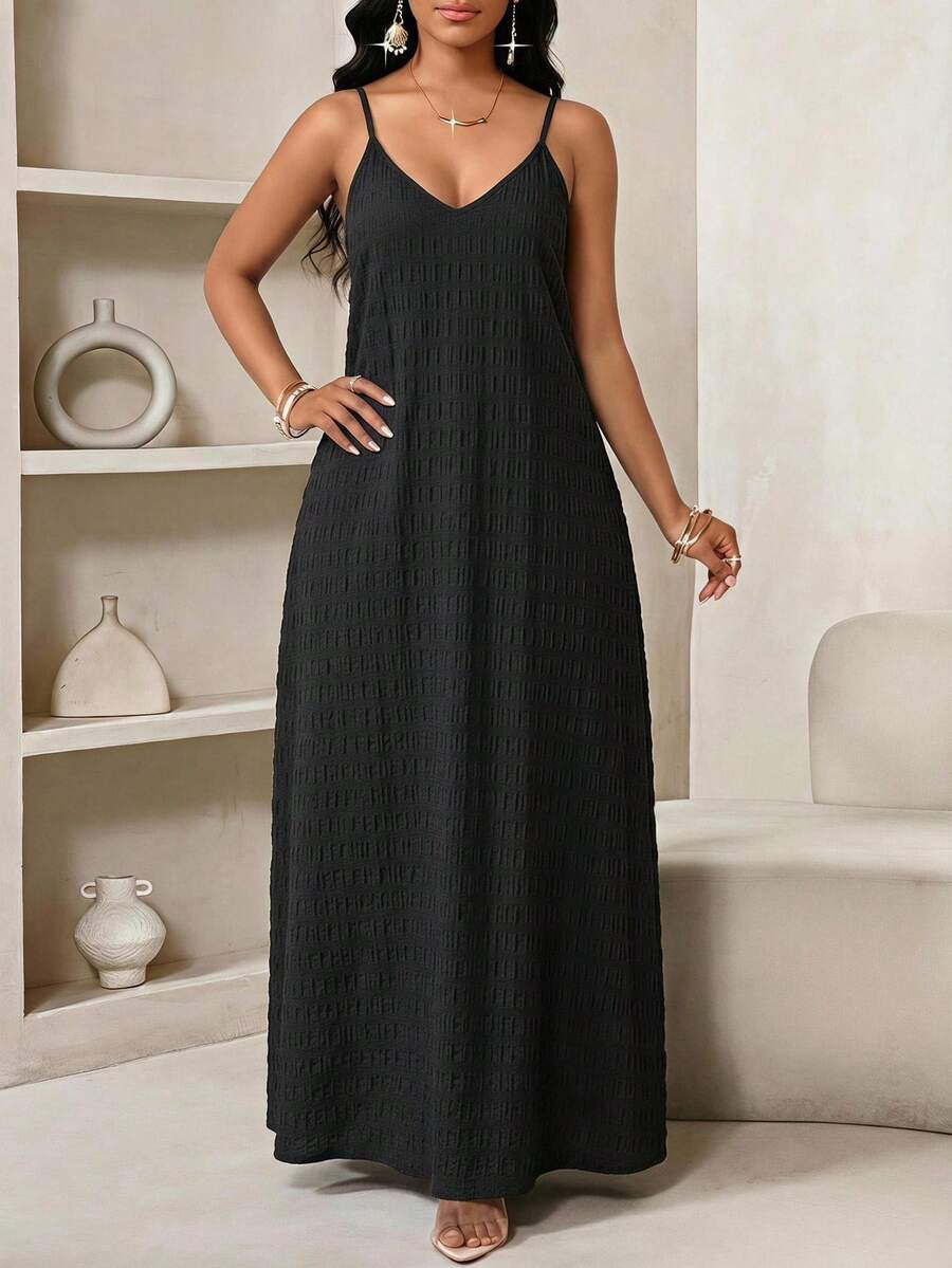 SHEIN Lady Gaun Ukuran Besar dengan Kain Bertekstur Hitam - Hitam - View 1
