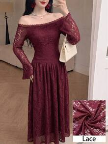 Modelyn Vestido Longo Feminino com Ombros à Mostra em Renda Cor Vinho Tinto. Vestido Longo com Ombros à Mostra em Renda Xadrez, Adequado para Eventos Formais ou Encontros. Elegante para o Outono. - Vinho - Visão 7