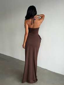 SHEIN Glamour Setelan Dua Potong: Bodysuit Model Halter Silang dengan Cincin Logam dan Rok Maxi Lurus dengan Detail Kerut di Pinggang, Pakaian Pesta Malam Wanita - Coffee Brown - View 2
