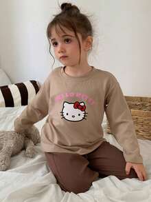 Dazy Kids HELLO KITTY | DAZY طقم ملابس منزلية للبنات الصغيرات بطبعة كرتونية، ملابس علوية وبنطال - كاكي - مشاهدة 2