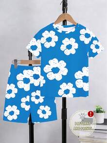 SHEIN Coolqubz 春夏男童休闲时尚创意个性清新简约蓝底大白花印花休闲基础款短袖T恤和短裤套装，舒适日常穿着 - 彩色 - 查看 4