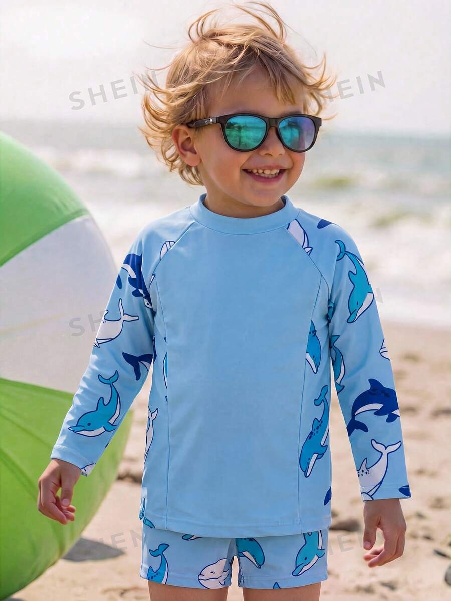 SHEIN 男童休闲可爱卡通鲸鱼鲨鱼图案海洋世界海蓝色度假沙滩泳装圆领短袖T恤短裤套装,适合夏季穿着 - 彩色 - 查看 1