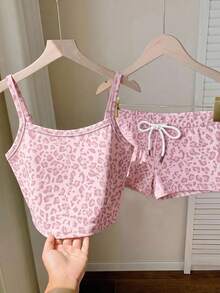 SHEIN EZwear 夏季復古粉色豹紋修身短版吊帶上衣與短褲套裝，夏季穿搭，適合日常通勤、約會、派對、秋冬/夏季、聖誕節、新年、感恩節、派對、婚禮、海灘、畢業、時尚、優雅、休閒、外出、約會、預約、通勤、亮麗、情人節 - 彩色 - 查看 3