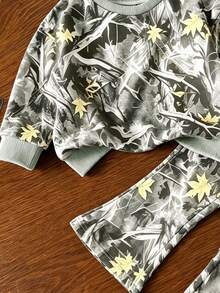 女童幼兒楓葉碎花套裝，圓領短袖/長袖衛衣，高腰喇叭褲，2件套，嬰兒時尚白色直條紋碎花，休閒戶外日常，適合秋冬迷彩 - 彩色 - 查看 6