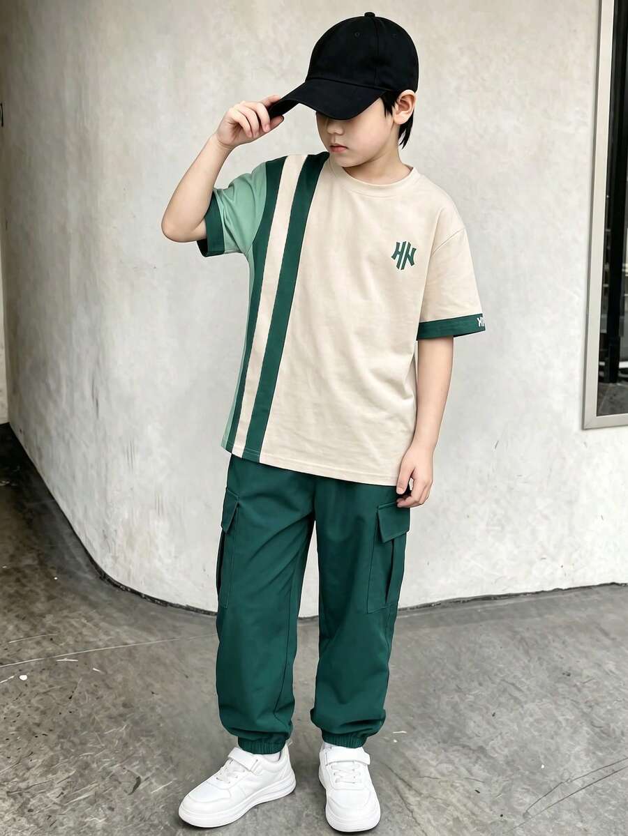SHEIN 2件組 青少年男孩秋冬新款潑墨印花短袖T恤與錐形工裝褲休閒百搭套裝,日常穿著,優雅穿搭,適合外出、度假、旅行、拍照,2026春夏新款時尚,適用於校園及其他場合 - 綠色 - 查看 1