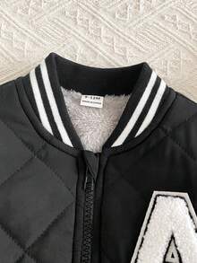 SHEIN Souflis 男嬰冬季夾克，白色厚實 A 字領毛巾刺繡拼接款，黑灰色毛絨菱格紋絎縫外套，平織對比羅紋領，保暖舒適，適合休閒、日常、街頭風 - 黑色 - 查看 6