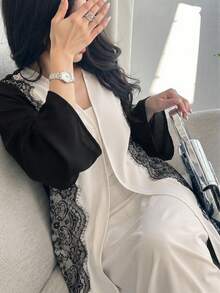Yasmyna 優雅高階性感黑白配色拼接蕾絲拼接長款女式長袍 - 黑與白 - 查看 6
