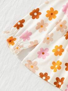 SHEIN Vintaside Kids 2套女嬰春秋套裝，純色與滿版印花圓領長袖荷葉肩設計搭配長褲，花卉滿版印花圓領長袖荷葉肩設計搭配長褲，4件套，舒適休閒可愛風 - 橘色 - 查看 7