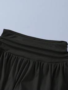 SHEIN KIDS KIDS 青少年女孩黑色羅紋抓皺短袖圓領短版上衣與高腰百褶迷你裙 2 件套，親膚彈性羅紋面料，甜美女孩風兒童套裝，夏季日常穿著校園穿搭，小眾設計兒童服飾 - 黑色 - 查看 5