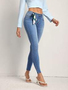 SHEIN Tall بنطلون جينز نسائي قصير بقصة ضيقة وجيوب بأزرار بأسلوب شارع مثير - الأزرق - مشاهدة 4