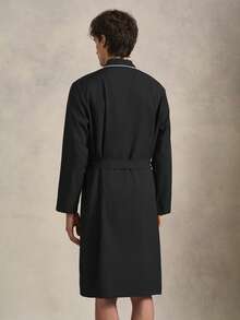 EverLounge Bata con cinturón, parche con letra y ribete de contraste para hombres, otoño e invierno - Negro - Ver 2