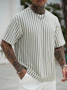 Manfinity Homme 男士大尺碼紋理條紋圓領寬鬆休閒短袖T恤 - 綠色 - 查看 1
