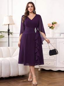 Reflora Plus Size Women Solid Color V-Neck Bell Sleeve Waist Rhinestone Decor Elegant Dress - Purple - View 9