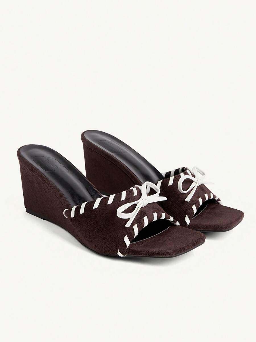 CUCCOO CHICEST Zapatos de mujer con contraste de color, borde fino, punta cuadrada, tacón inclinado, versátiles para ir al trabajo, de ante marrón, sandalias de plataforma con tacón inclinado para citas, actividades al aire libre y vacaciones - Marrón - Ver 1