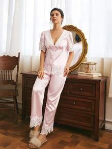 Côtesoire French Elegant Hollow Embroidery Lace Trim Patchwork Pearl Button Satin Women's Pajama Set - Pink - View 3