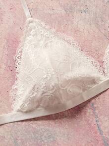 Elorette 女款蕾絲內衣套裝（無鋼圈內衣 + 丁字褲 + 附腿帶吊襪帶，3件套） - 白色 - 查看 12