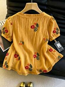 GlowEve CURVE Blus Wanita Ukuran Plus Model Baru dengan Bordir Bunga Halus dan Tekstur Kerah Bulat - Kuning - View 2