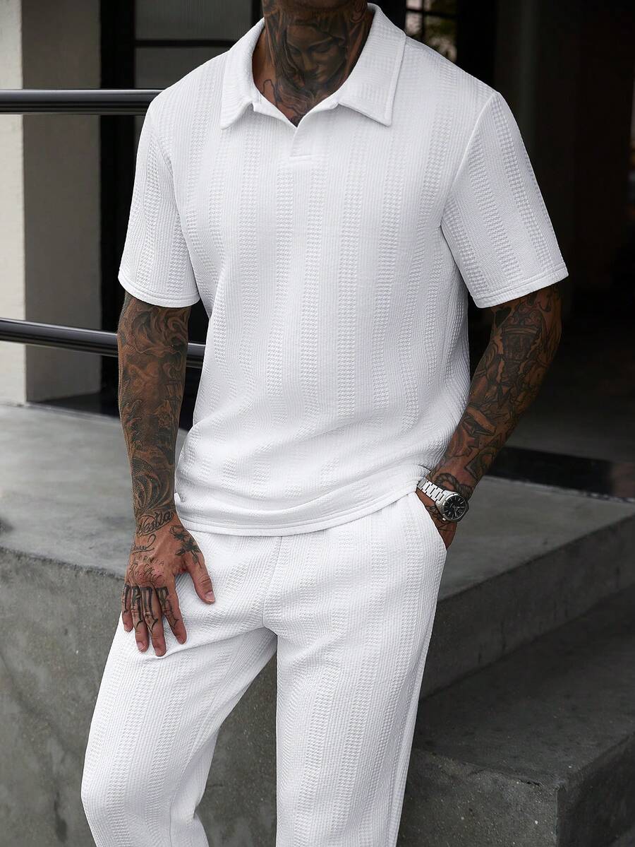 Manfinity CasualCool 男士紋理布料成熟休閒短袖 Polo 衫與長褲套裝 - 白色 - 查看 1