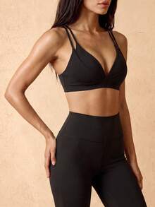 Silquee Women's Solid Color Minimalist Everyday Sports Bra - Black - View 3