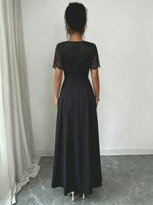 SHEIN Elenzya Vestido ajustado de manga corta casual con parches de encaje y abertura para mujer - Negro - Ver 2