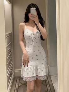 DAZY 蝴蝶結圖案蕾絲拼接修身無袖吊帶短洋裝 夏季女款睡裙睡衣 - 白色 - 查看 3