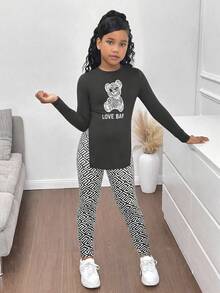 SHEIN Tween Girl 運動休閒針織熊圖案長袖開衩下擺上衣與幾何圖案內搭褲套裝，黑白配色 - 黑色 - 查看 3