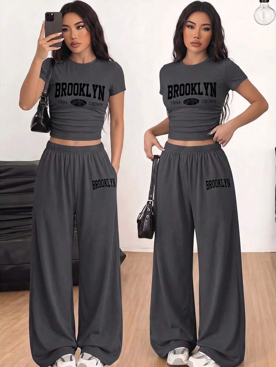 SHEIN 青少年女孩休閒日常百搭舒適寬鬆圓領短袖印花T恤與長褲套裝,夏季運動與外出穿搭,柔軟針織風格,適合度假、旅行、學校、校園、大學及其他場合。KIDS - 灰色 - 查看 1