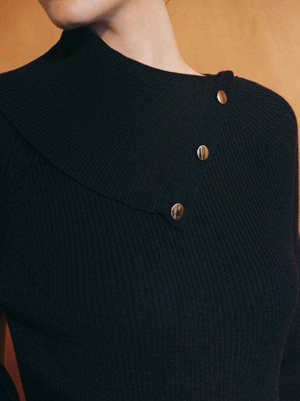 MOTF WOMEN'S AUTUMN/WINTER SOLID COLOR TURN COLLAR BUTTON DECOR SLIM FIT SWEATER