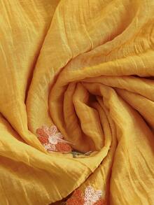 GlowEve CURVE Blus Wanita Ukuran Plus Model Baru dengan Bordir Bunga Halus dan Tekstur Kerah Bulat - Kuning - View 8