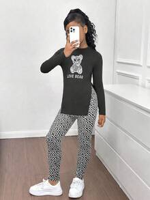 SHEIN Tween Girl 運動休閒針織熊圖案長袖開衩下擺上衣與幾何圖案內搭褲套裝，黑白配色 - 黑色 - 查看 5