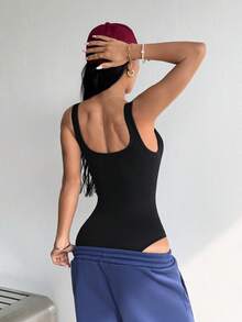 SHEIN Dewbera Bộ jumpsuit thể thao gân cổ chữ U hở lưng, ôm sát định hình cho yoga và fitness - màu đen - Xem 2